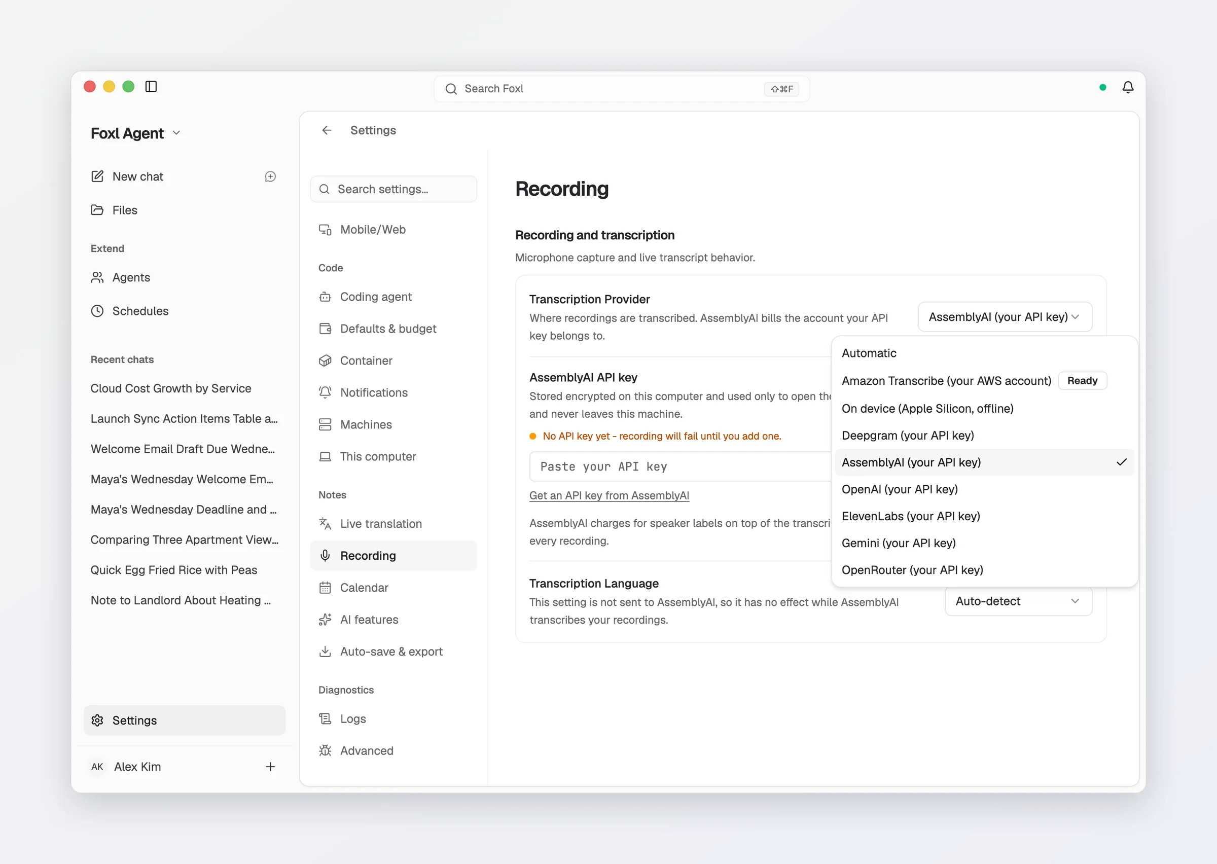 Die Liste Transkriptionsanbieter in den Aufnahme-Einstellungen von Foxl, mit AssemblyAI (eigener API-Schlüssel) ausgewählt.