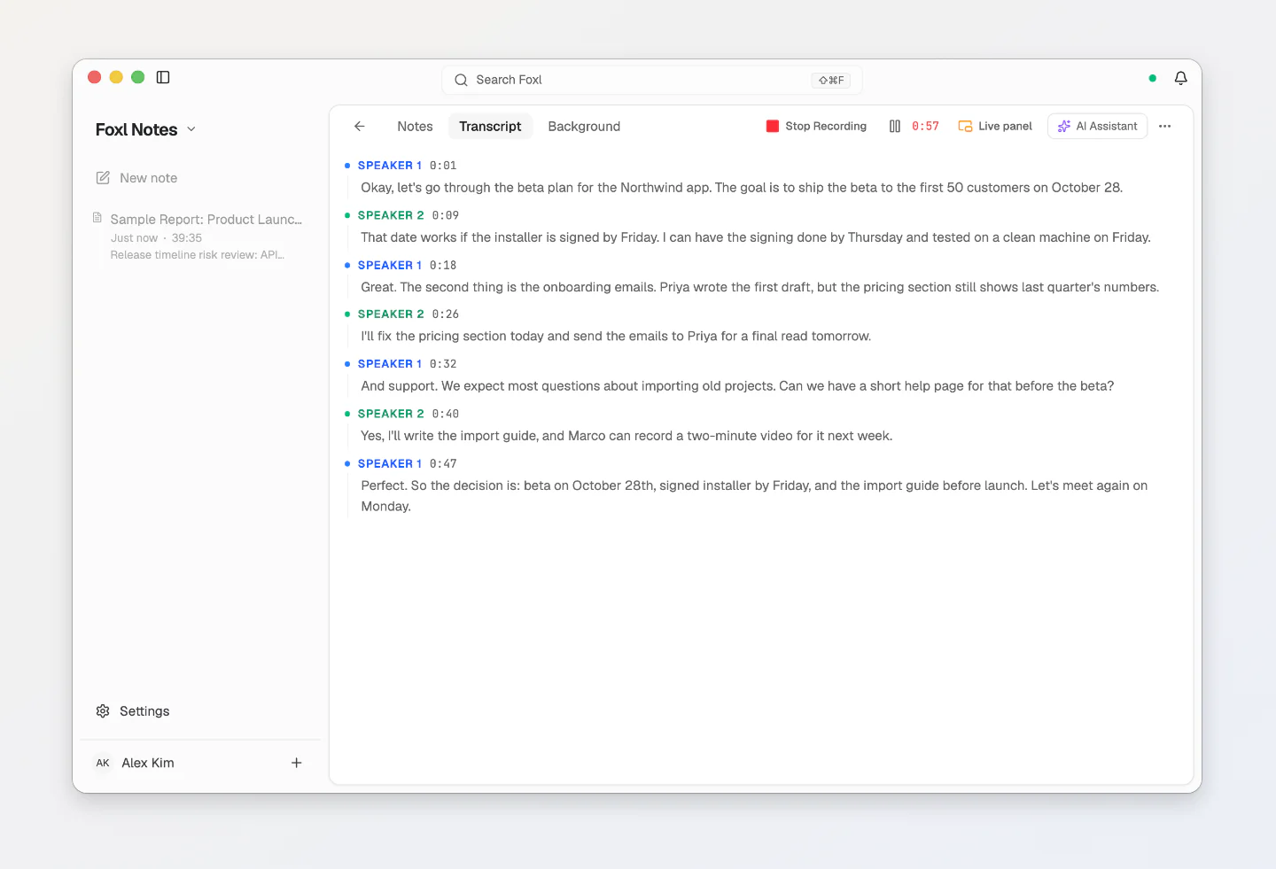 ملاحظة في Foxl أثناء التسجيل على Mac: علامة التبويب «النص المكتوب»، وكل سطر تحت «المتحدث 1» أو «المتحدث 2» مع وقت قوله.